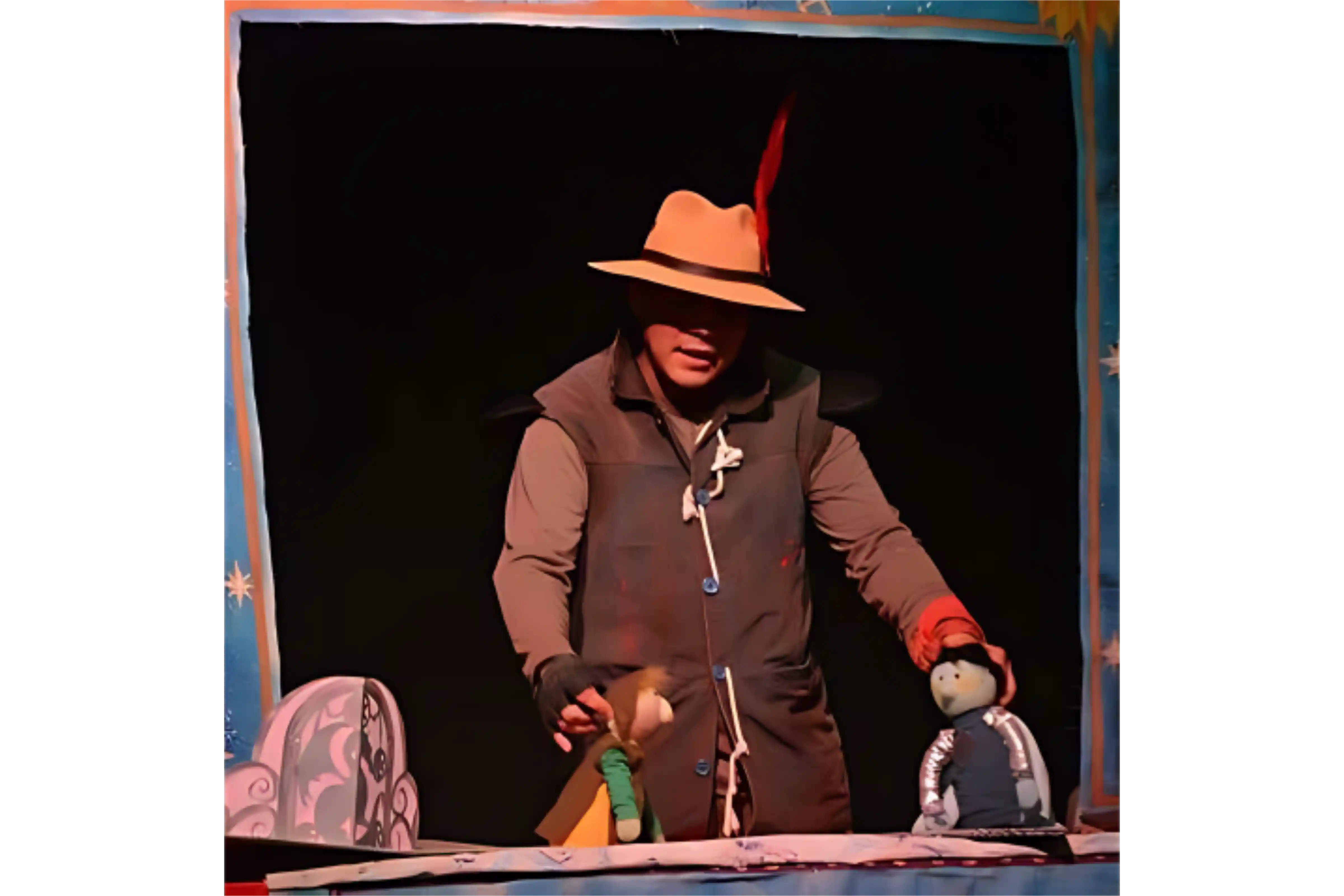 Escenografía desplegable de papel creada para la obra de títeres El Dragón Azul de la compañía Teatrapos.